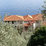 Hotel Faros 2*